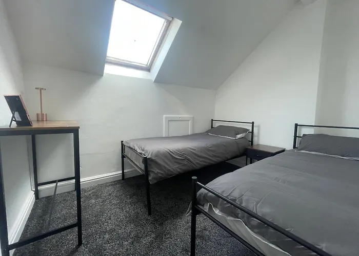 בית נופש Entire Place In Leeds Sleeps 6 *