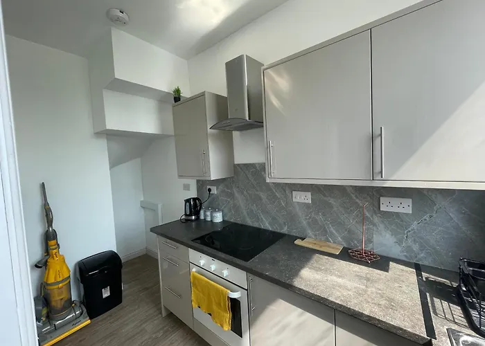 Entire Place In Leeds Sleeps 6 *