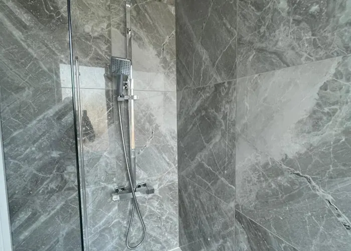 בית נופש Entire Place In Leeds Sleeps 6