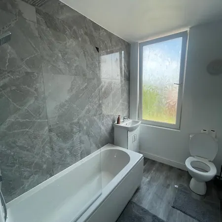 Entire Place In Leeds Sleeps 6