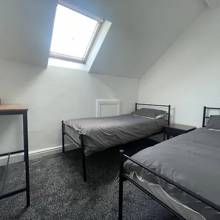 Hébergement de vacances Entire Place In Leeds Sleeps 6 *