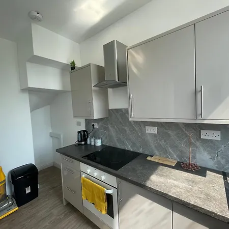 Entire Place In Leeds Sleeps 6 *