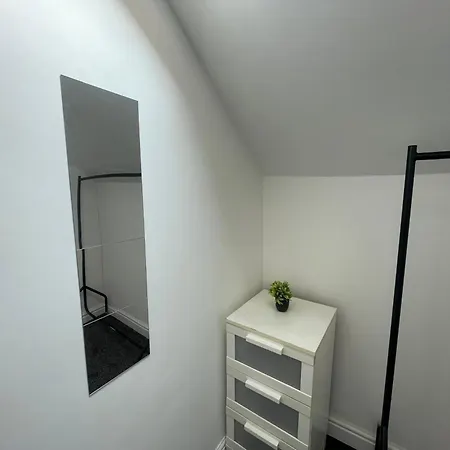 Nyaraló Entire Place In Leeds Sleeps 6