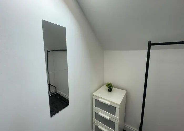 Holiday home Entire Place In Leeds Sleeps 6